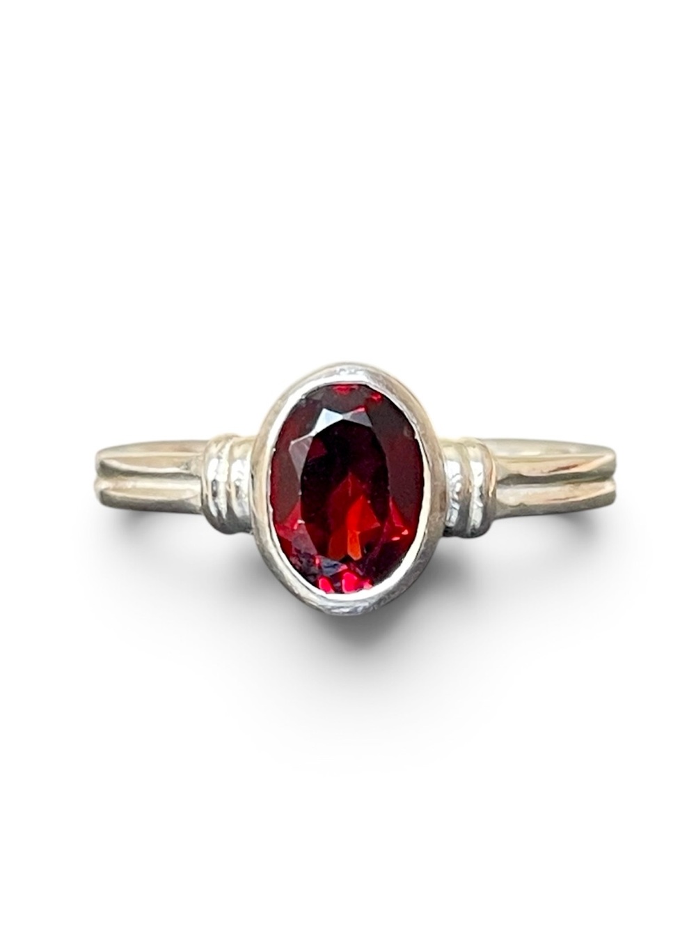 925 sterling silver natural garnet ring! US: 6 & 7 VIBES